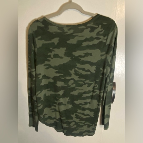Women’sOLD NAVY Sweater Knit Camouflage Camo Green Round Neck
Stretch Soft Large - Picture 2 of 4